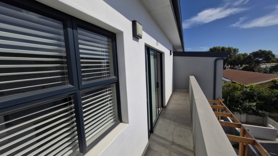 1 Bedroom Property for Sale in Table View Western Cape